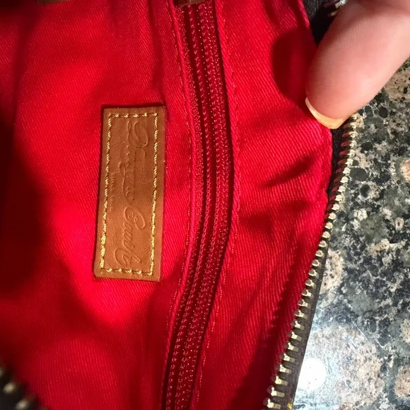 NWOT Dooney & Bourke Black with Brown Trim Barrel Shoulder Bag 🤎 - Picture 8 of 10